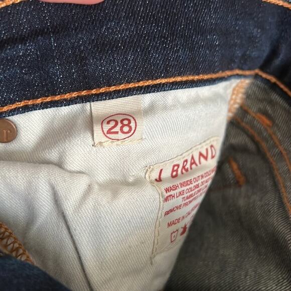 J brand Low Rise Pencil Skinny Jeans in Dark wash (ink) size 28 - Picture 3 of 8